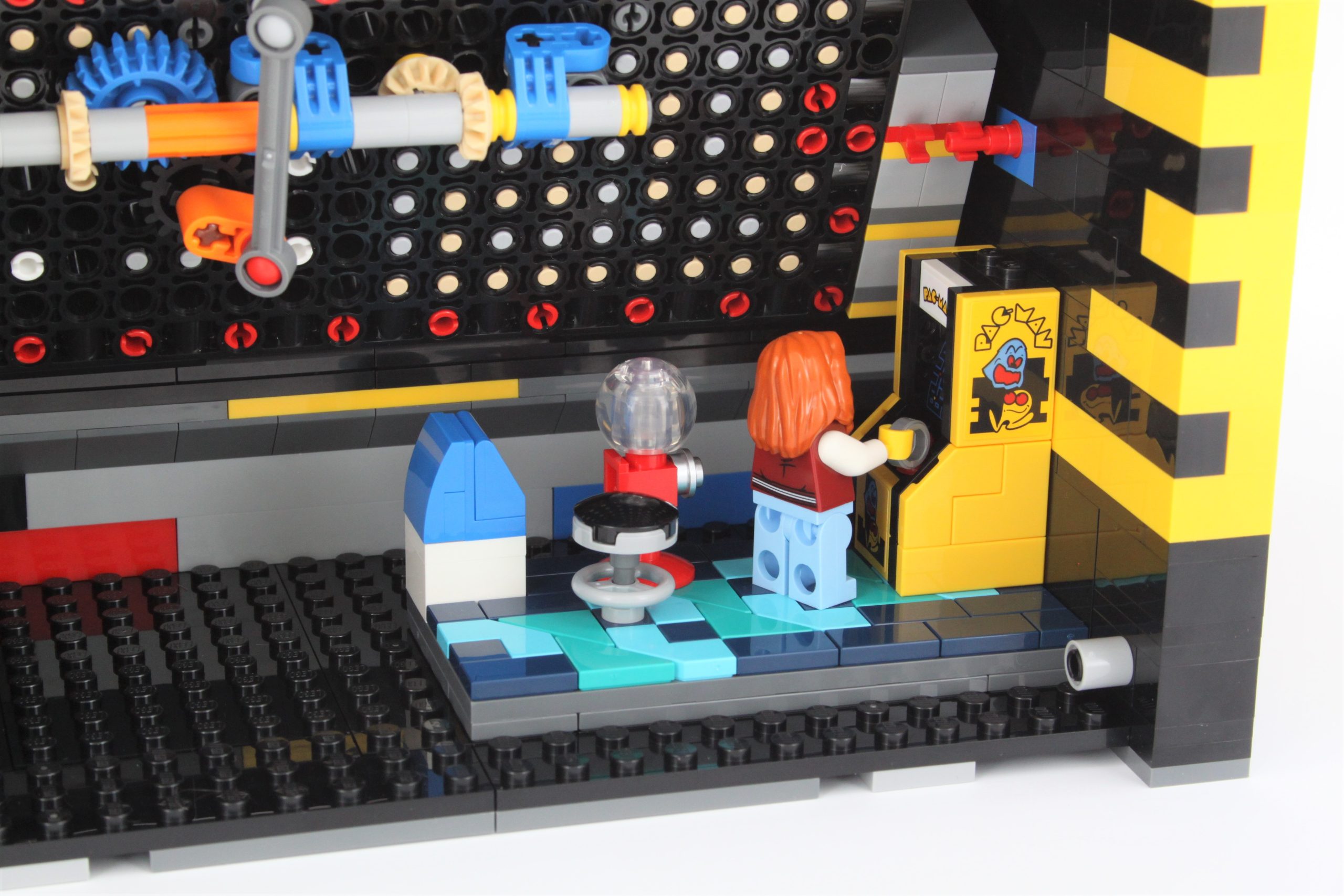 LEGO Icons 10323 PAC MAN Arcade review 36 scaled