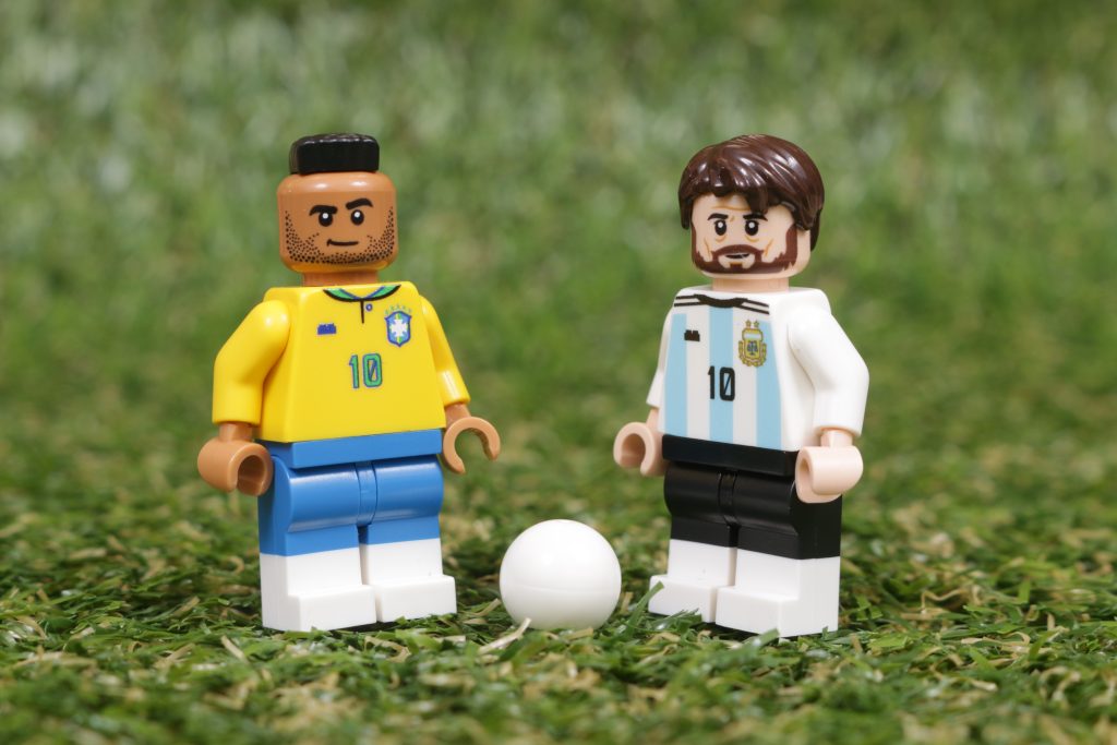 LEGO Football minifigures FIFA World Cup 2022 Qatar Brazil Argentina USA Messi Neymar McKennie FireStar Toys review 11 1024x683