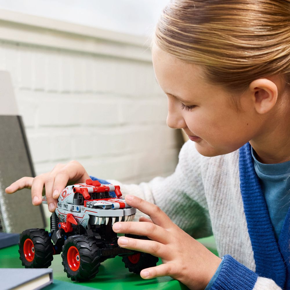 LEGO Technic 42200 Monster Jam ThunderROARus Pull Back 8